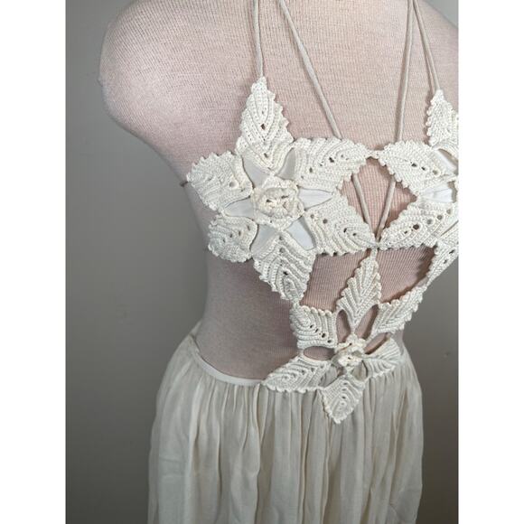 Ixiah Mona Crochet Floral Cutout Ivory White Maxi Dress Size 4 - Picture 7 of 11